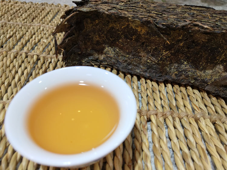 黑茶手筑茯砖金花茂盛